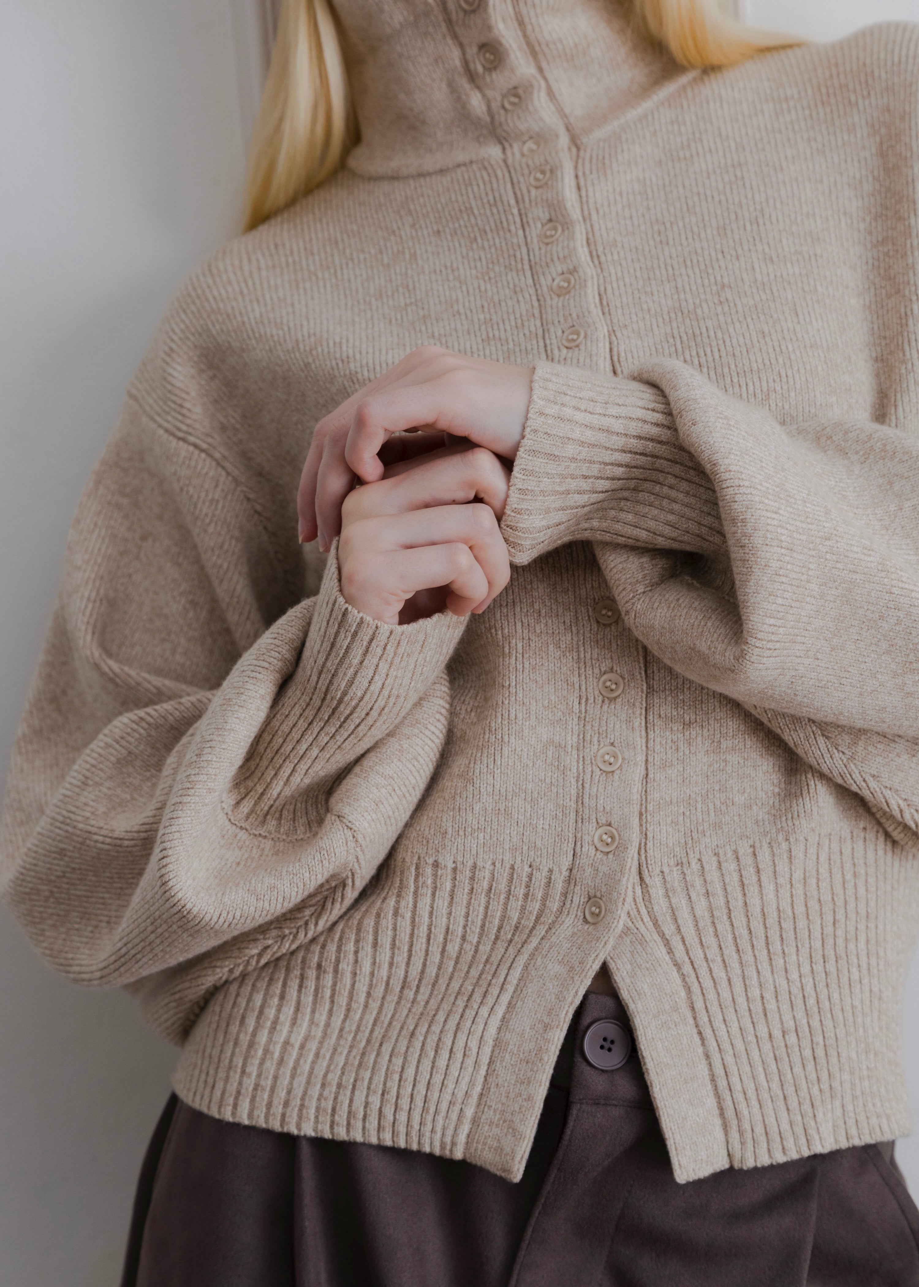 HIGH NECK CARDIGAN