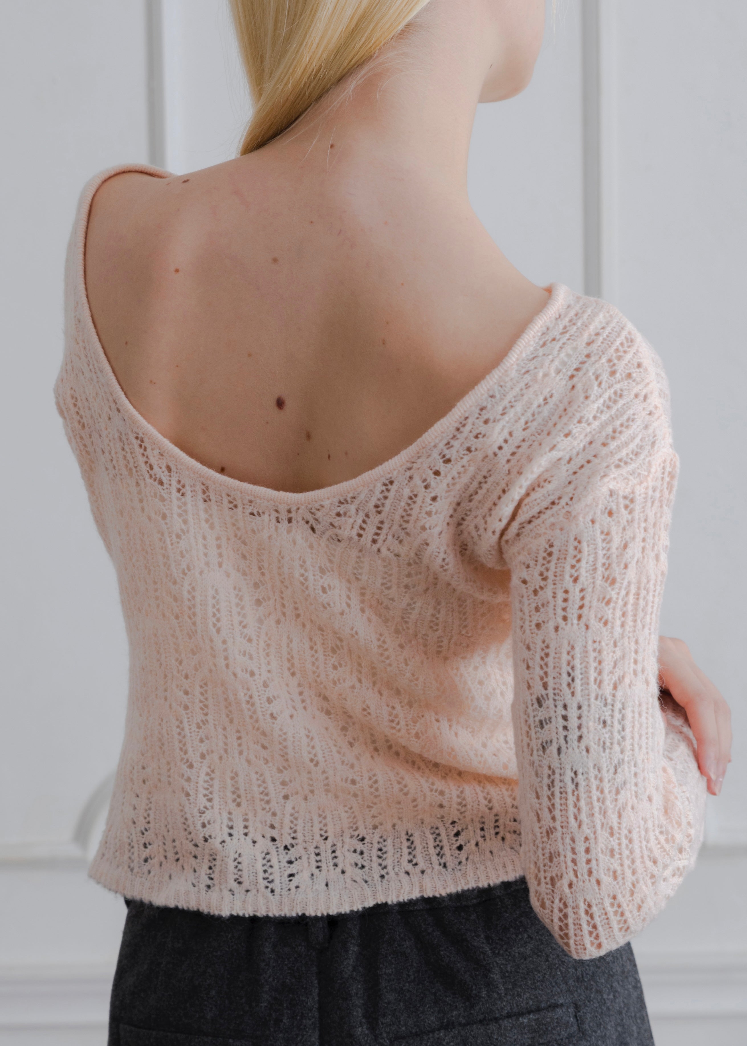 BACK OPEN KNIT