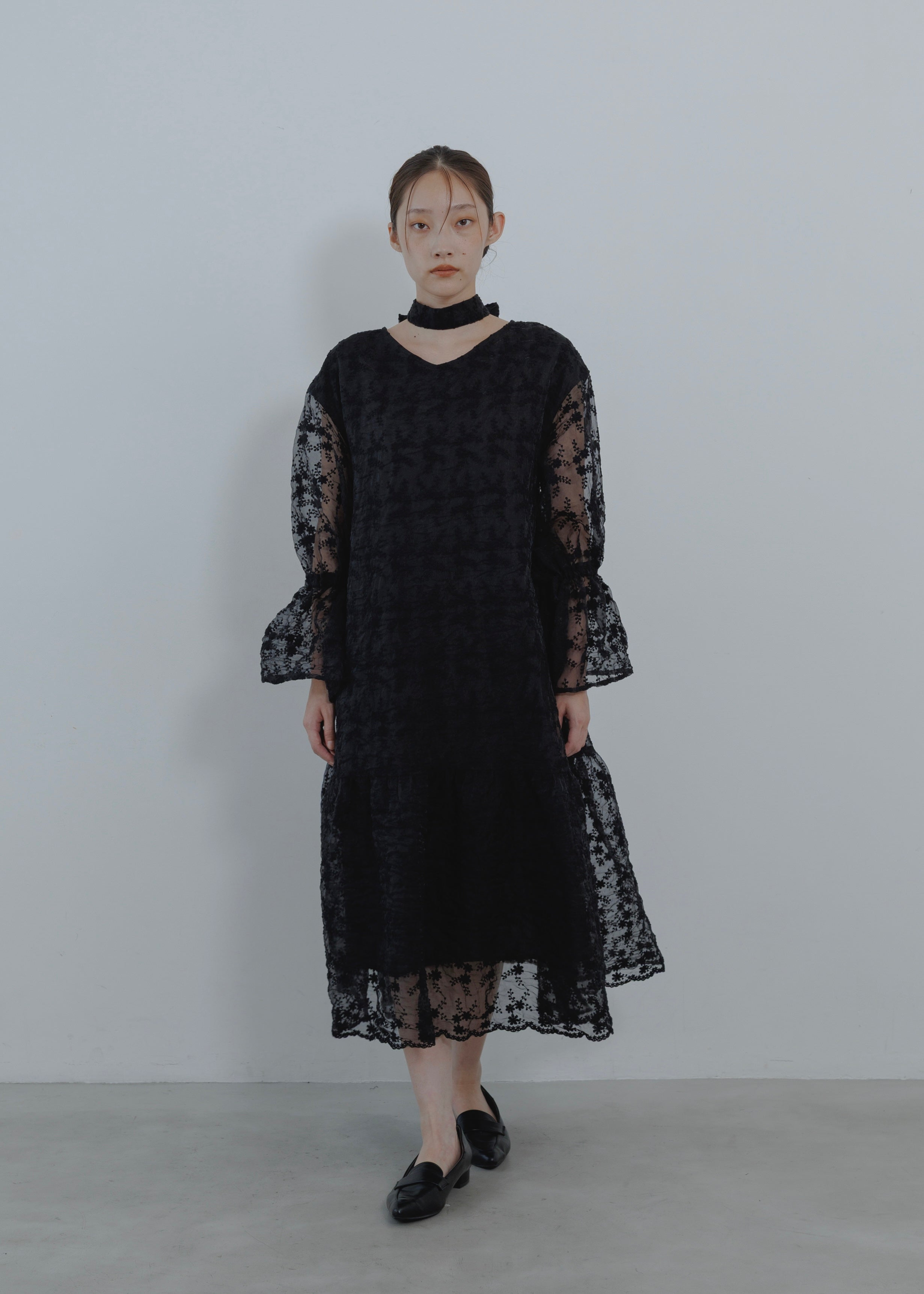 RIBBON TIE LACE DRESS