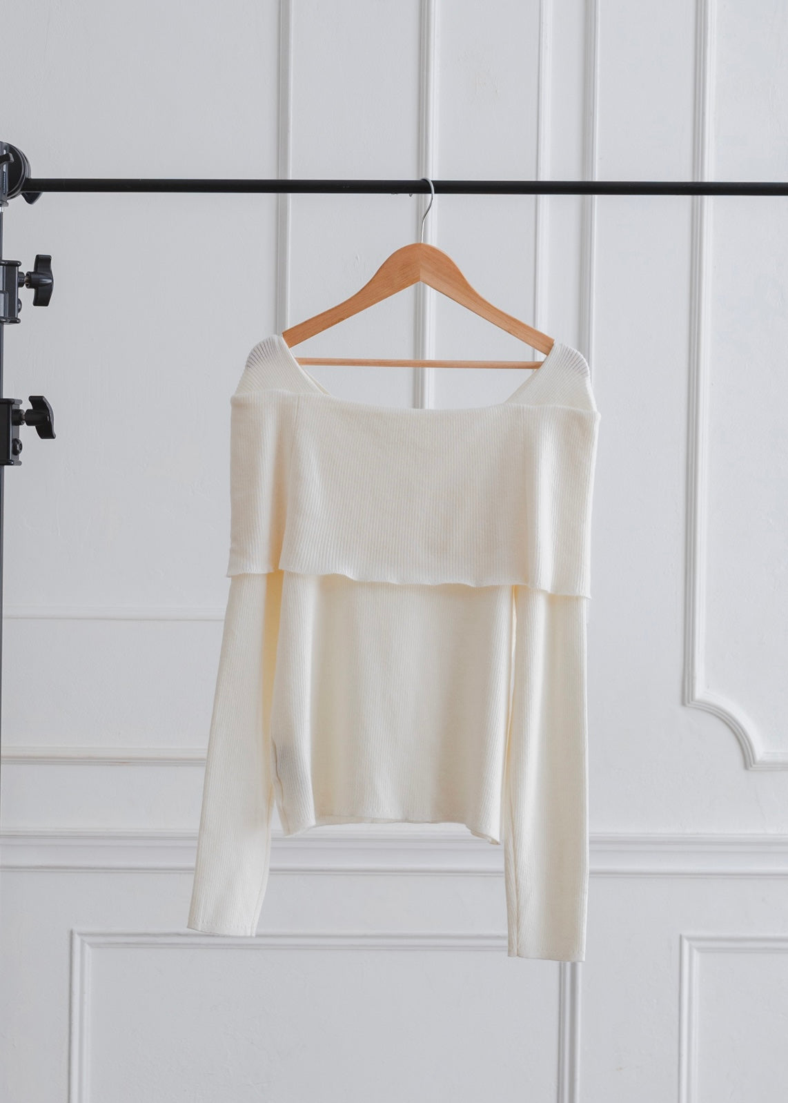 OFF SHOULDER KNIT TOP