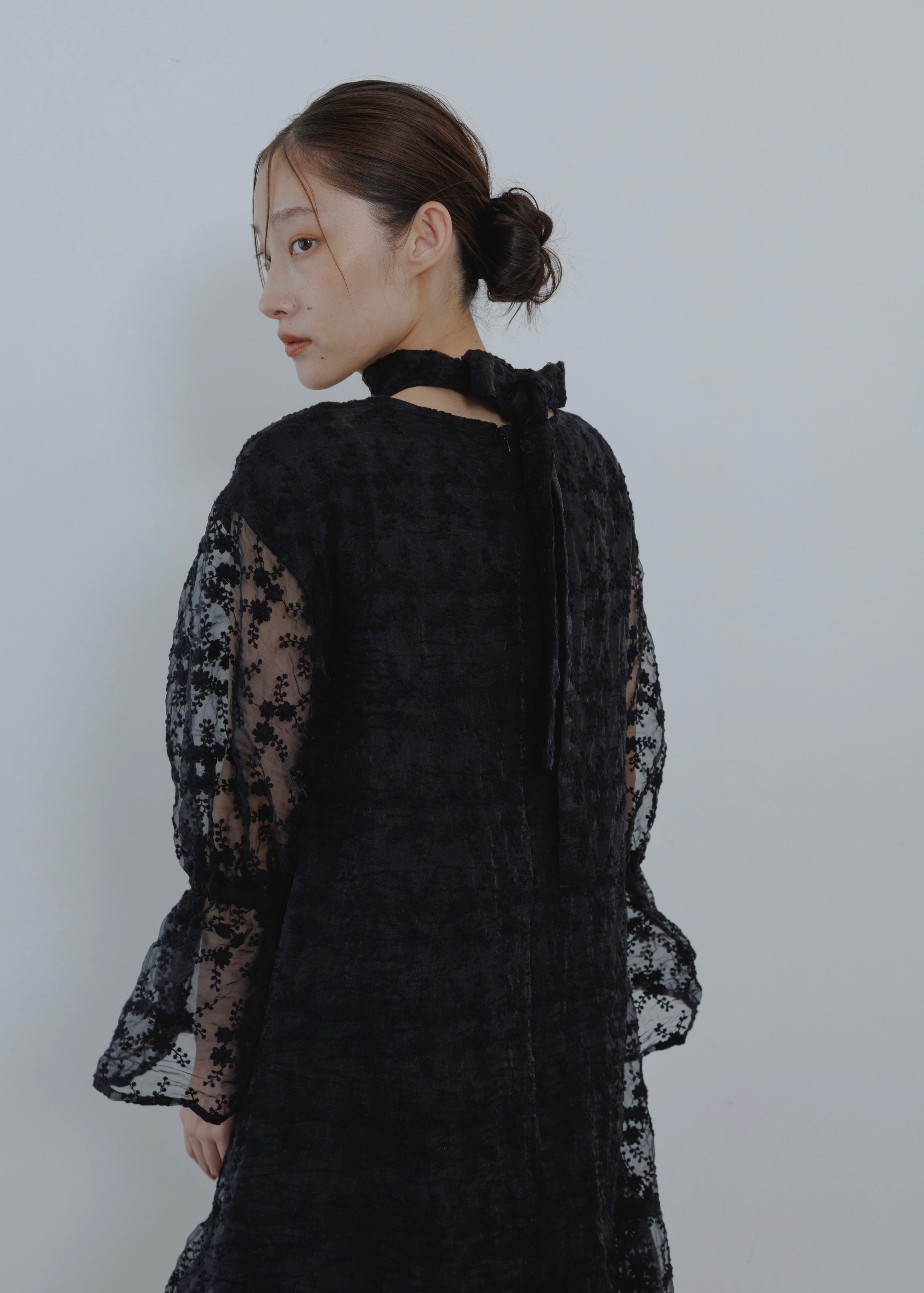 RIBBON TIE LACE DRESS
