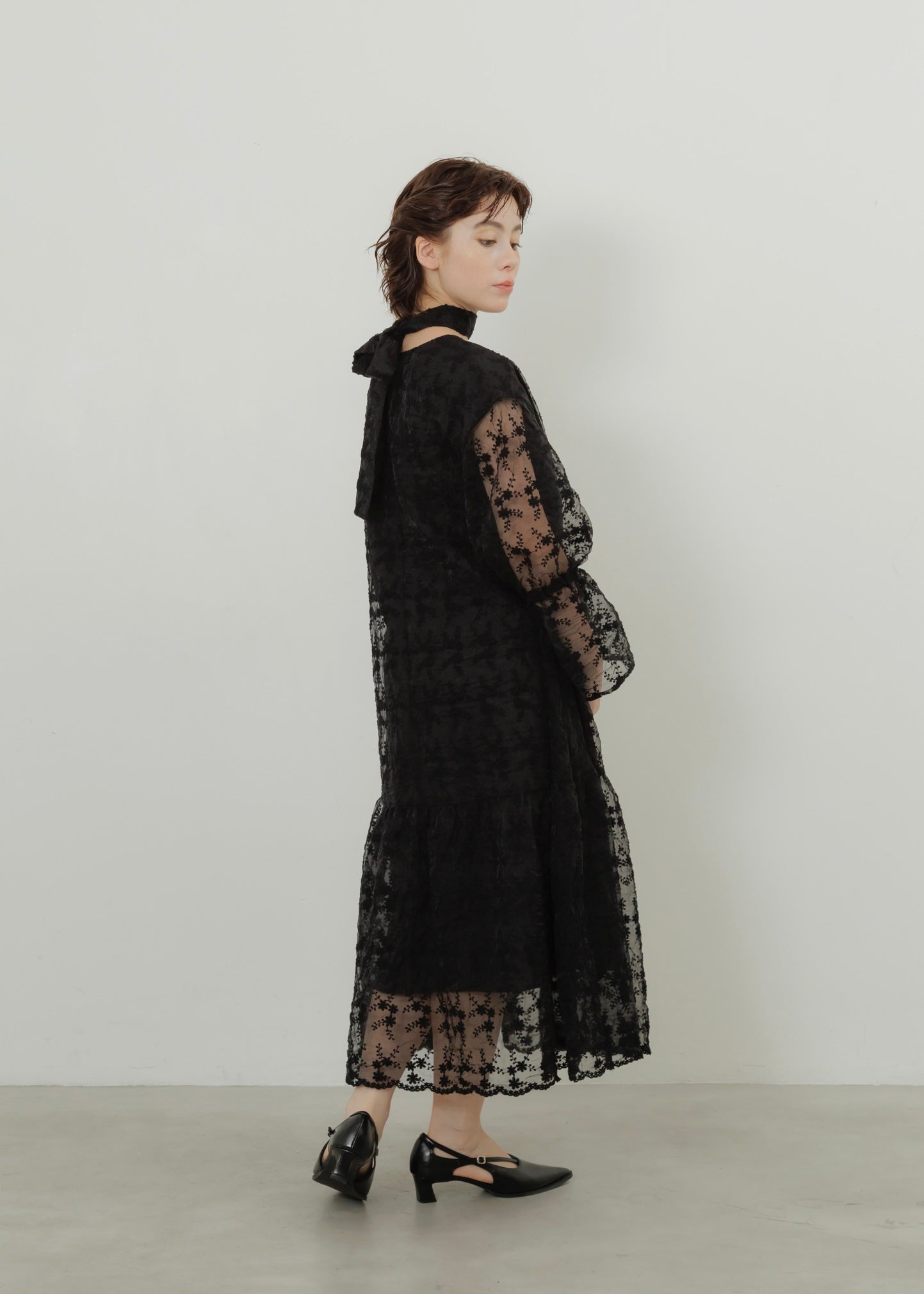 RIBBON TIE LACE DRESS