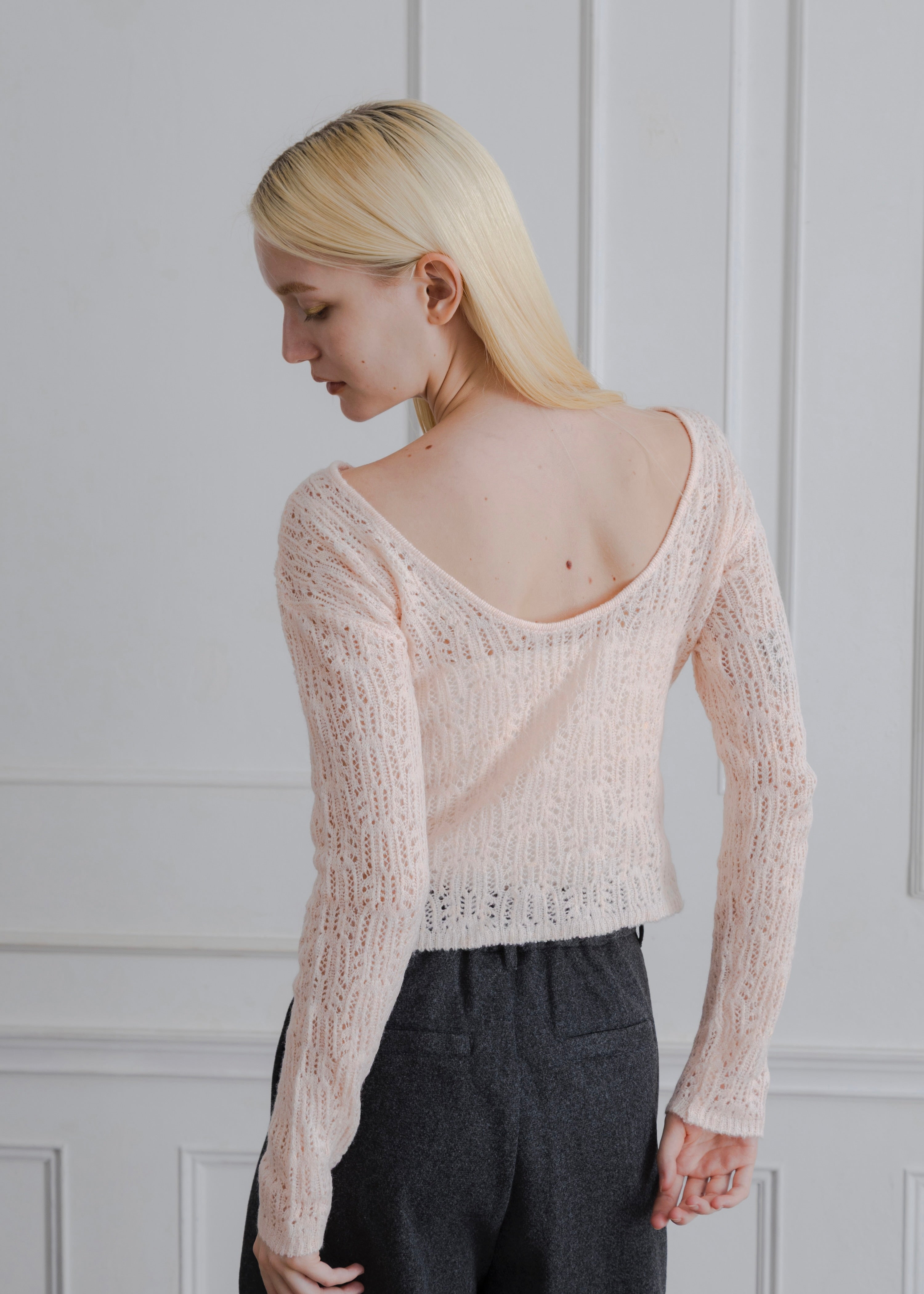 BACK OPEN KNIT