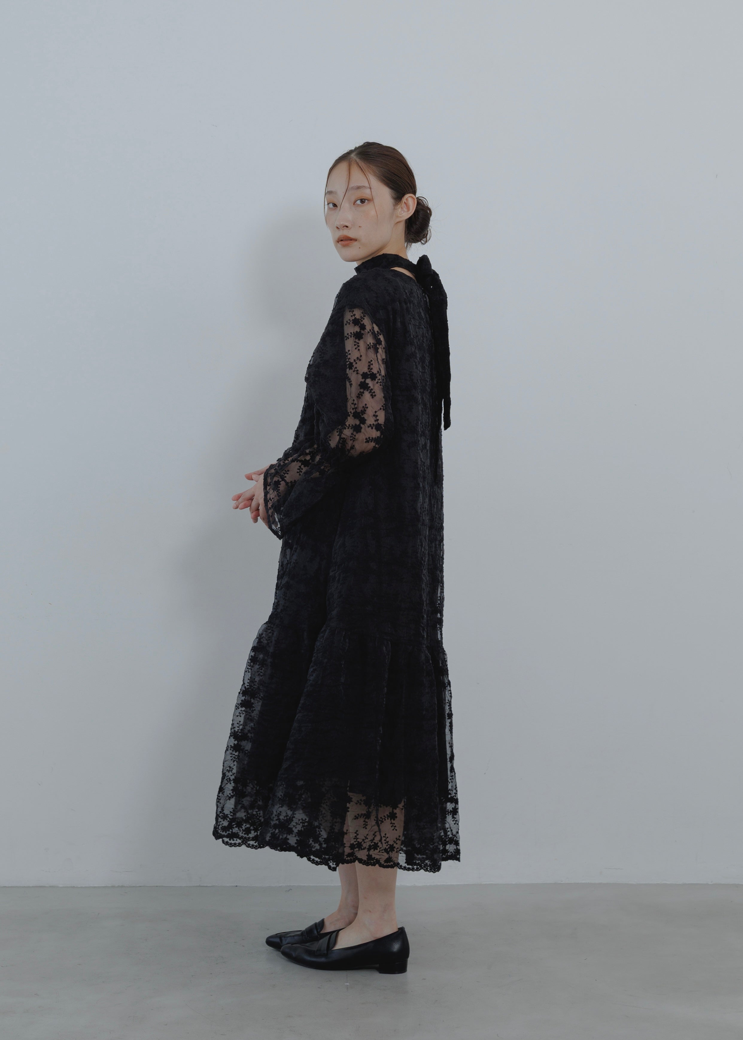 RIBBON TIE LACE DRESS