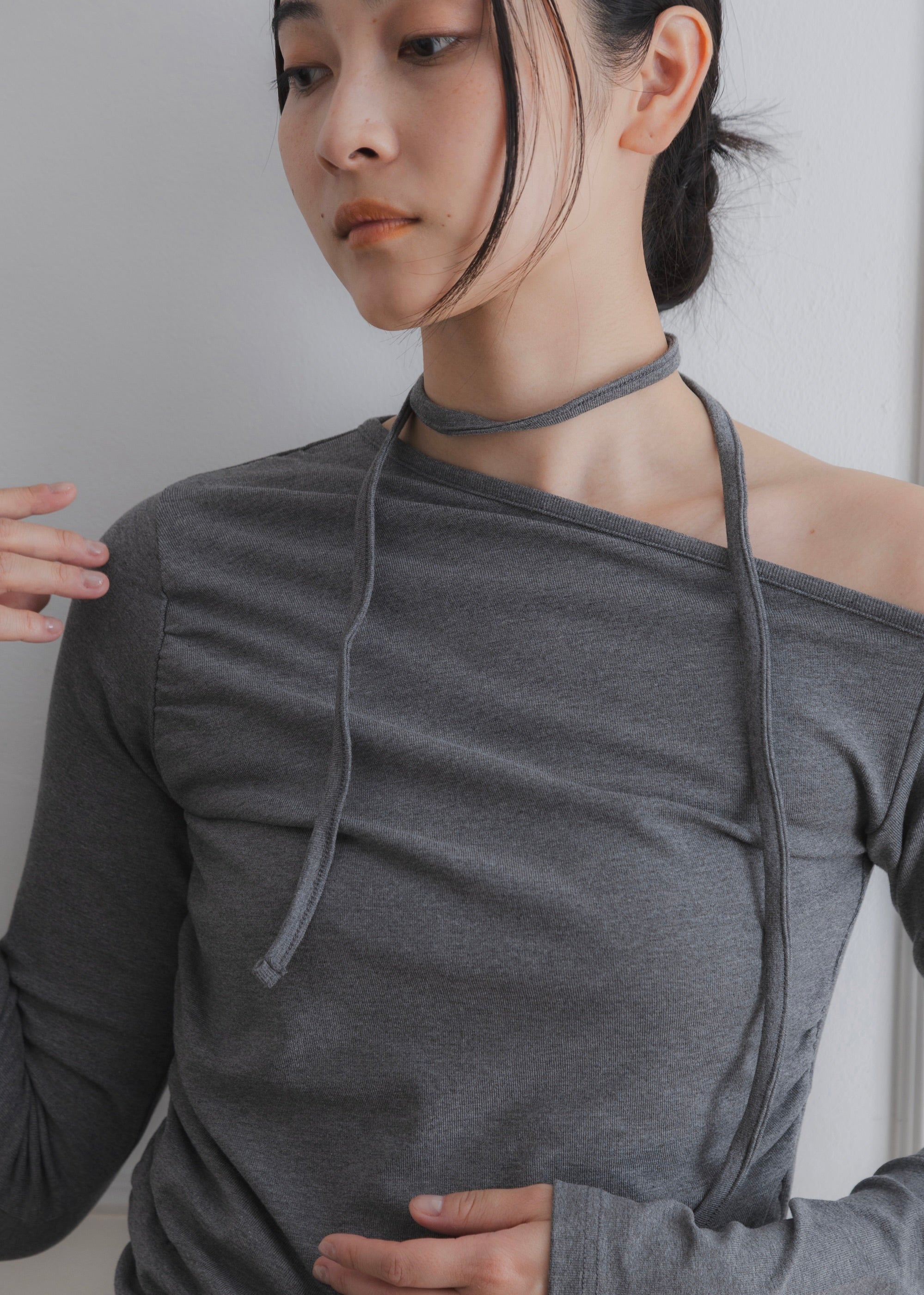 ASYMMETRY NECK TOP