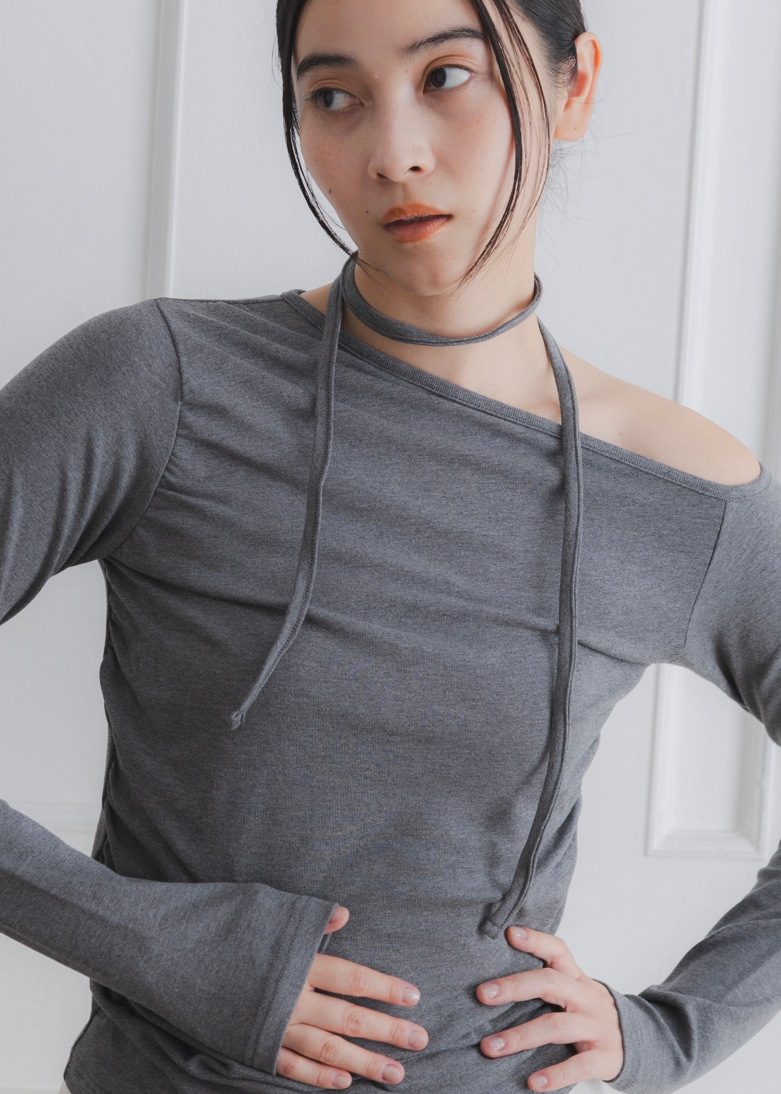 ASYMMETRY NECK TOP