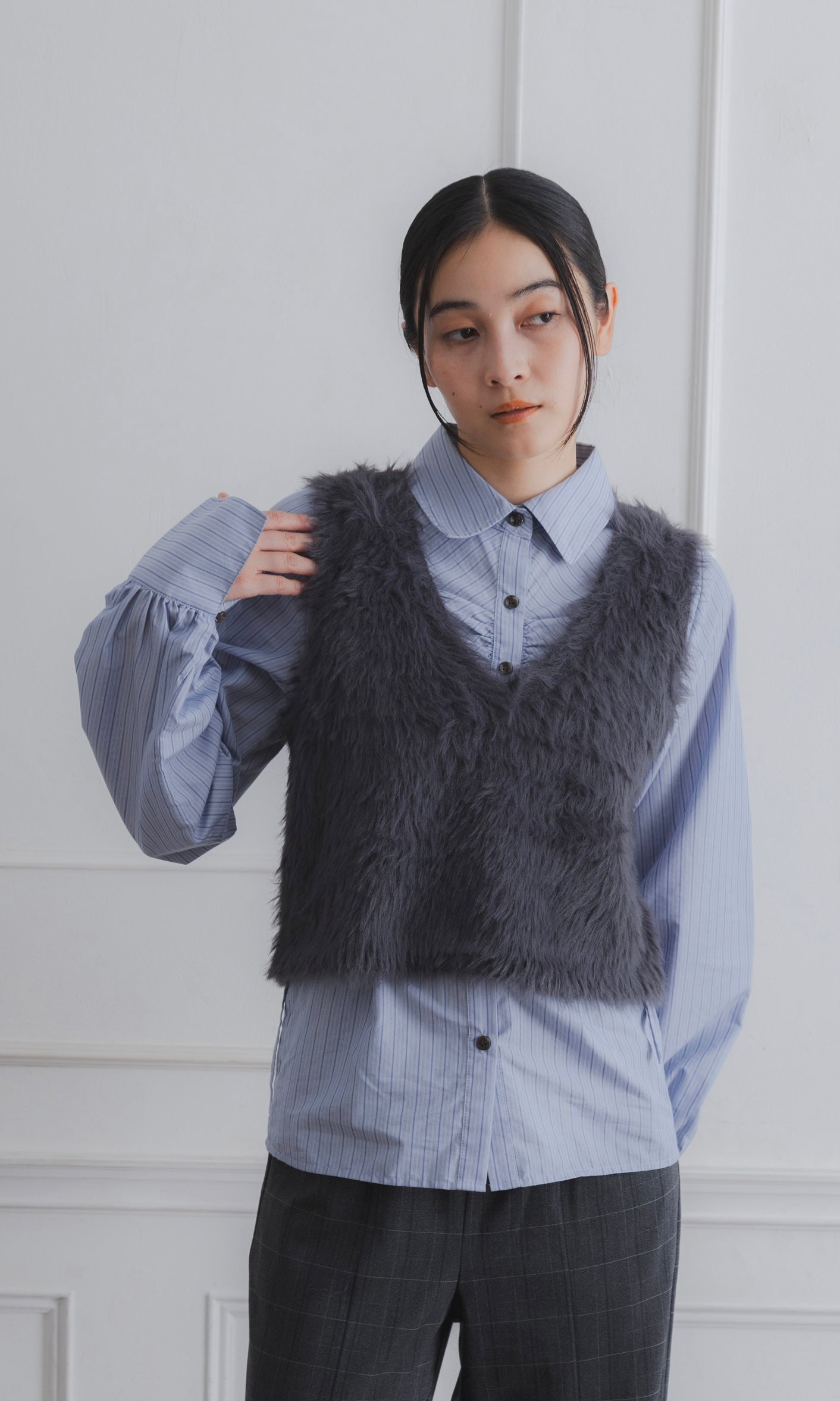 FEATHER YARN VEST