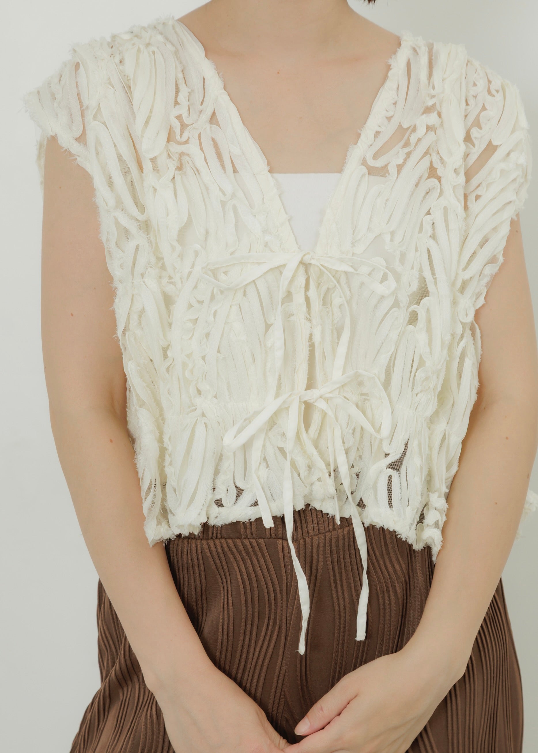 RIBBON LACE VEST