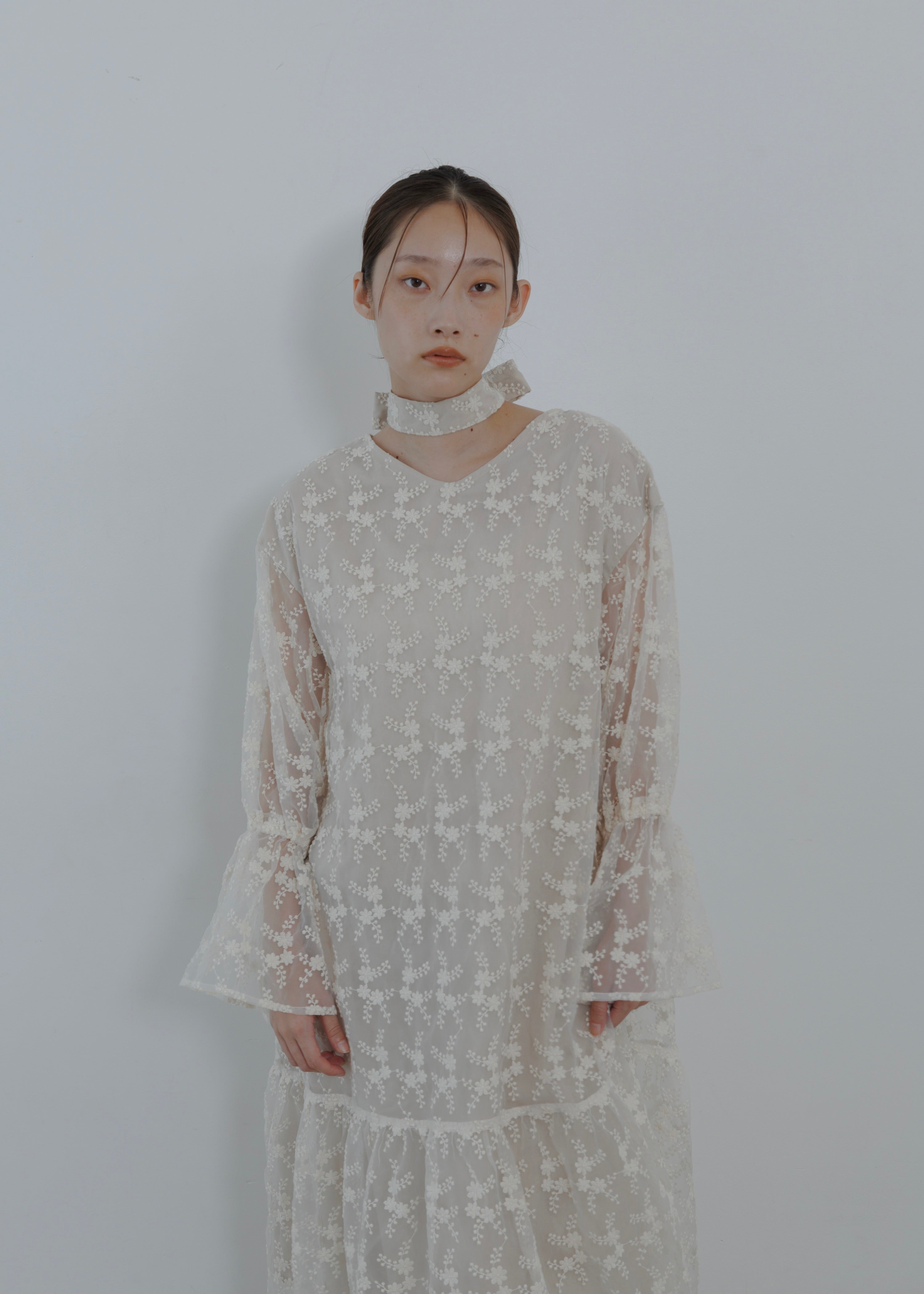 RIBBON TIE LACE DRESS