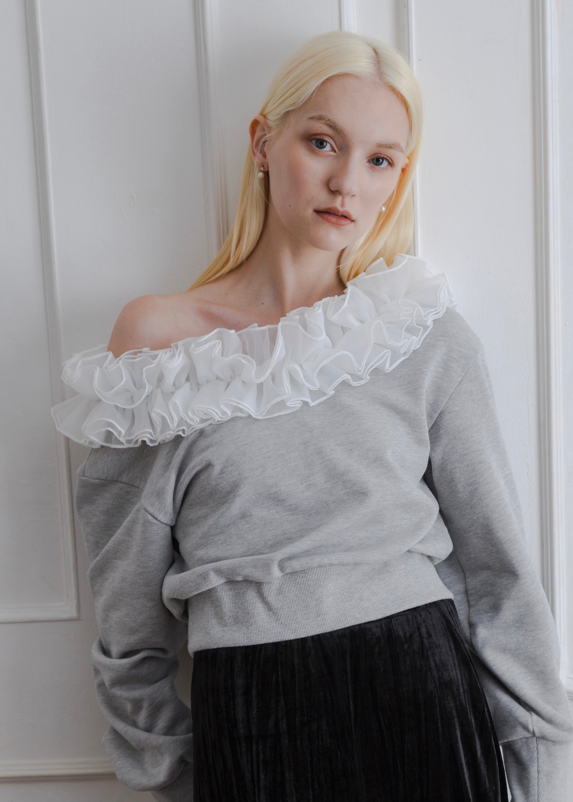 FRILL OFF SHOULDER PULLOVER