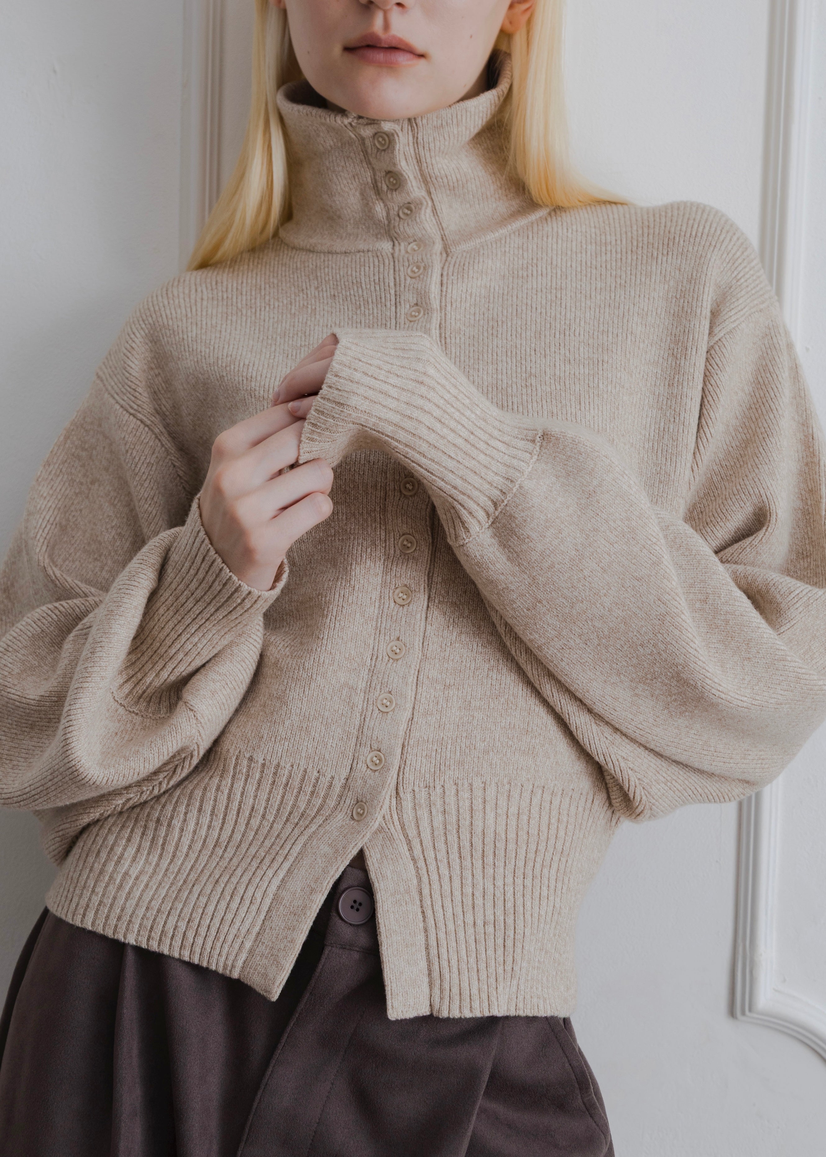 HIGH NECK CARDIGAN