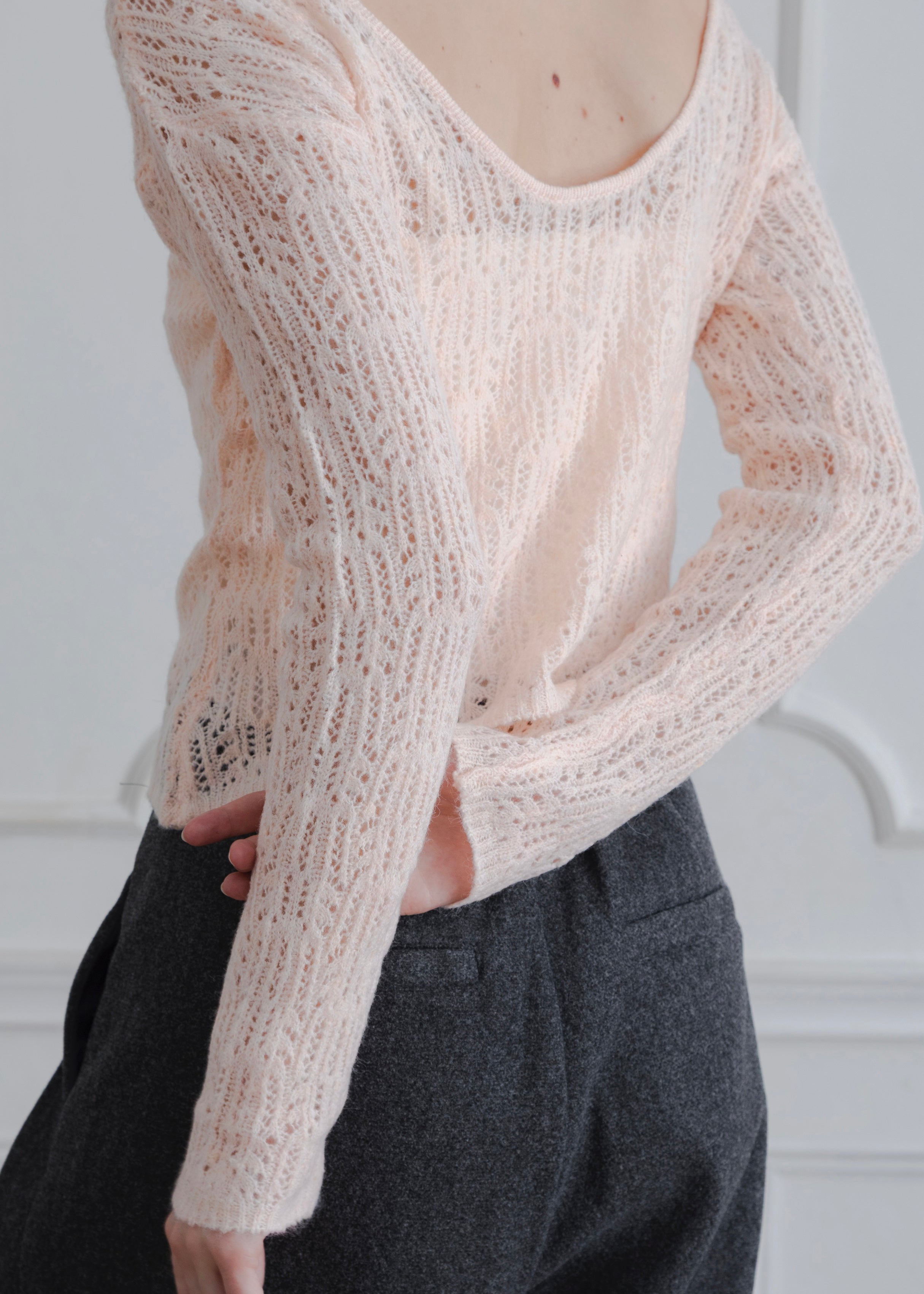 BACK OPEN KNIT