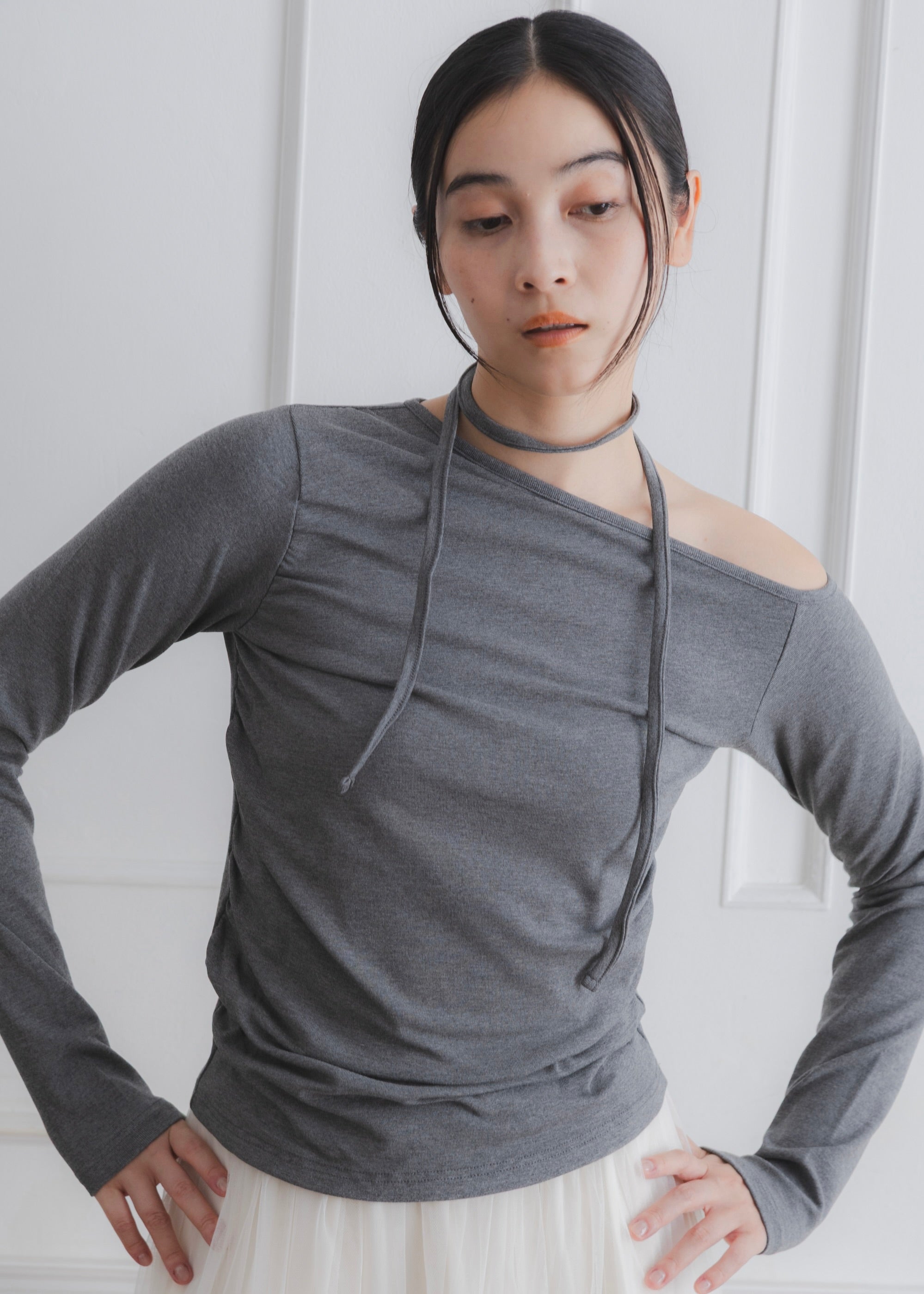 ASYMMETRY NECK TOP