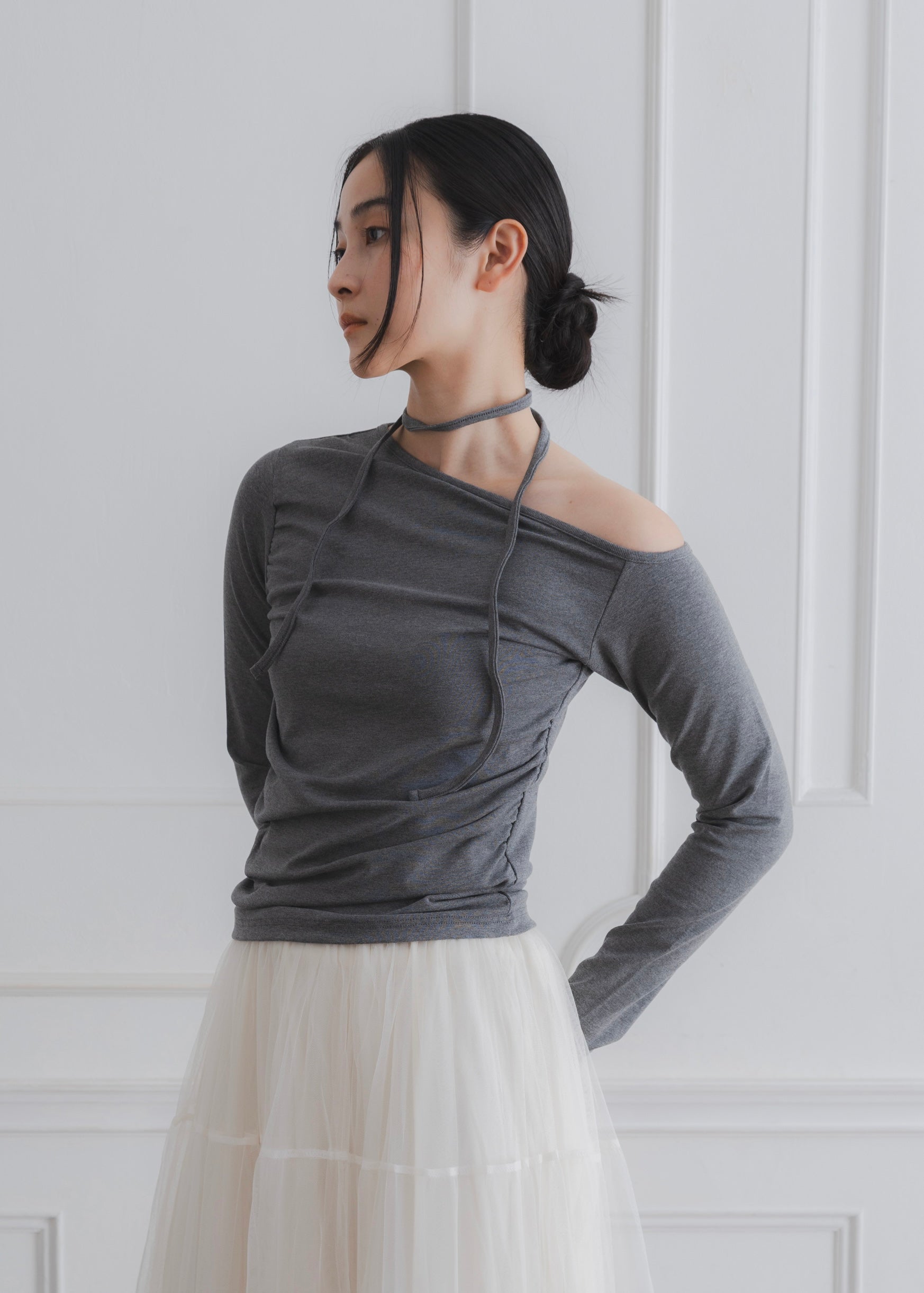 ASYMMETRY NECK TOP
