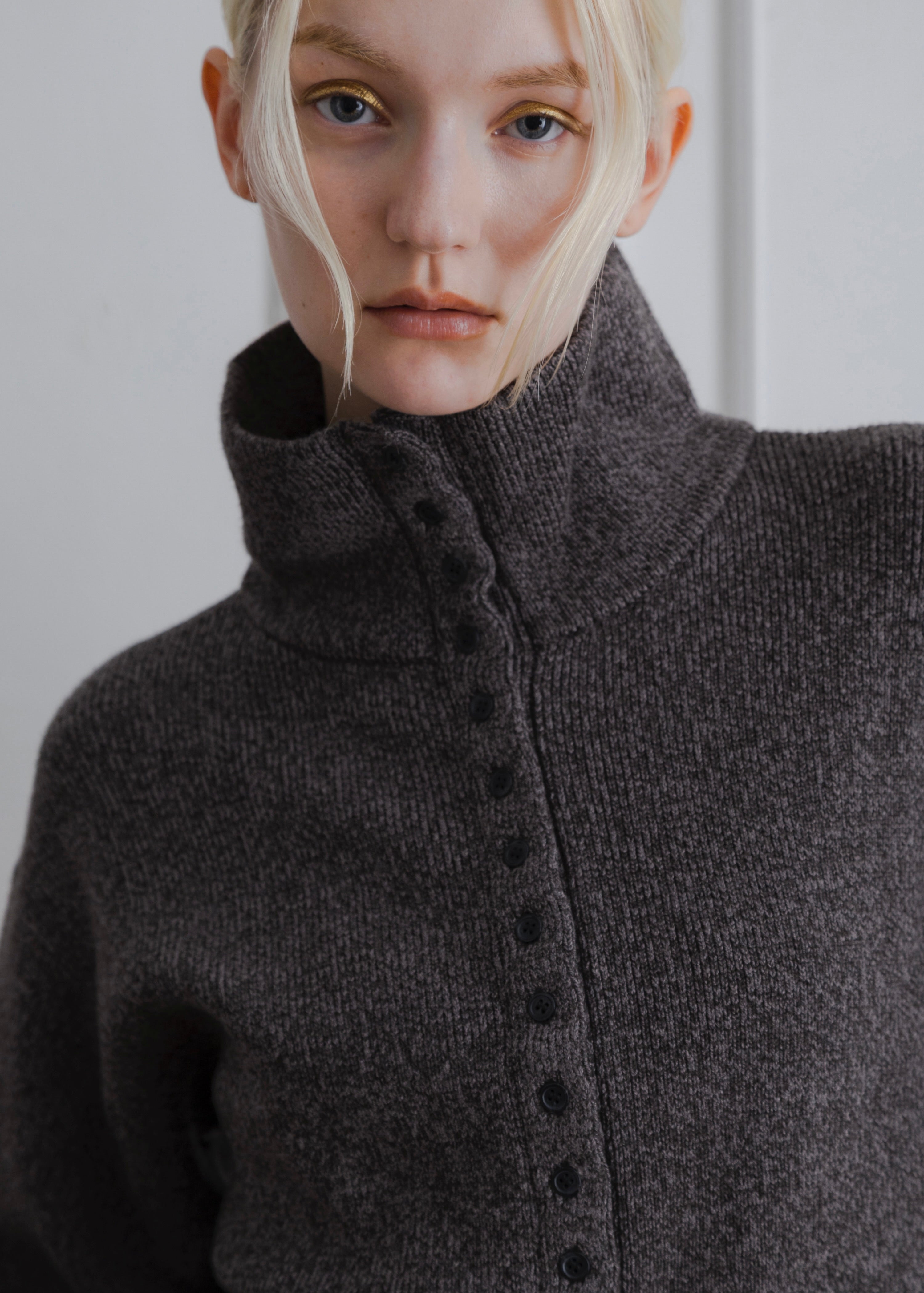 HIGH NECK CARDIGAN