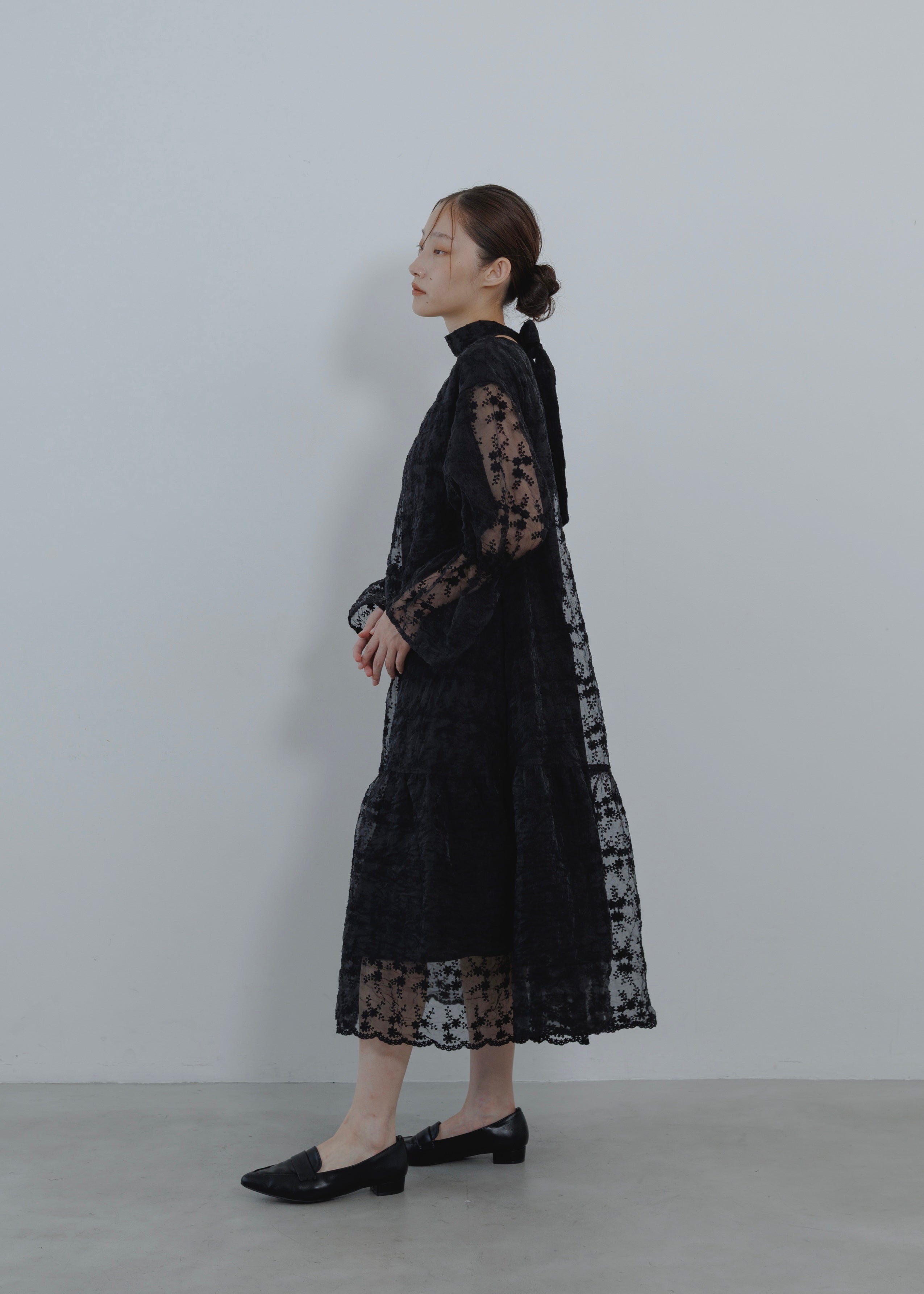 RIBBON TIE LACE DRESS