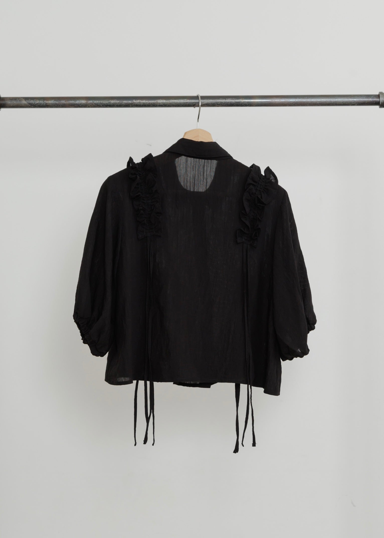 SHOULDER FRILL ブラウス SHOULDER FRILL BLOUSE