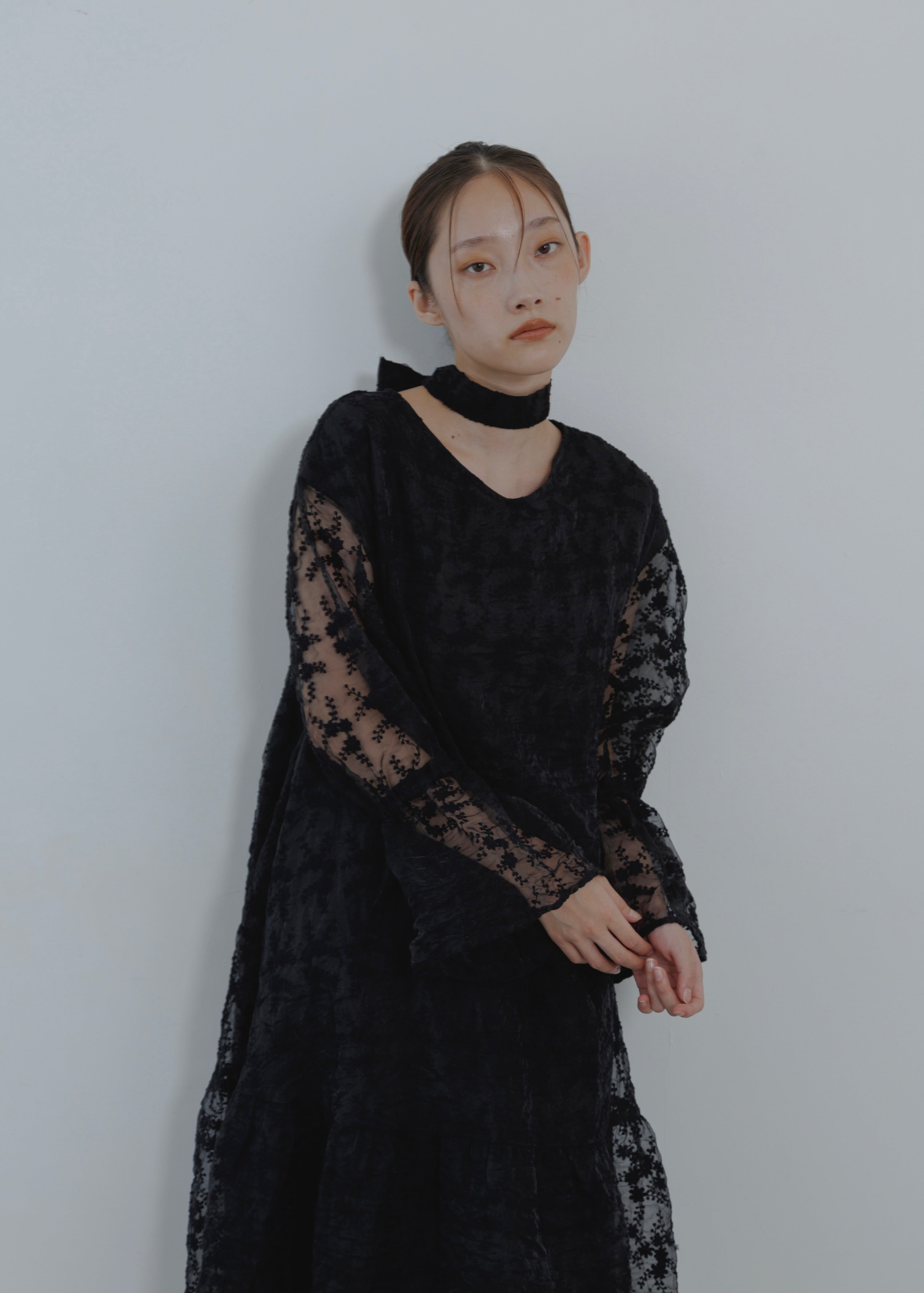 RIBBON TIE LACE DRESS