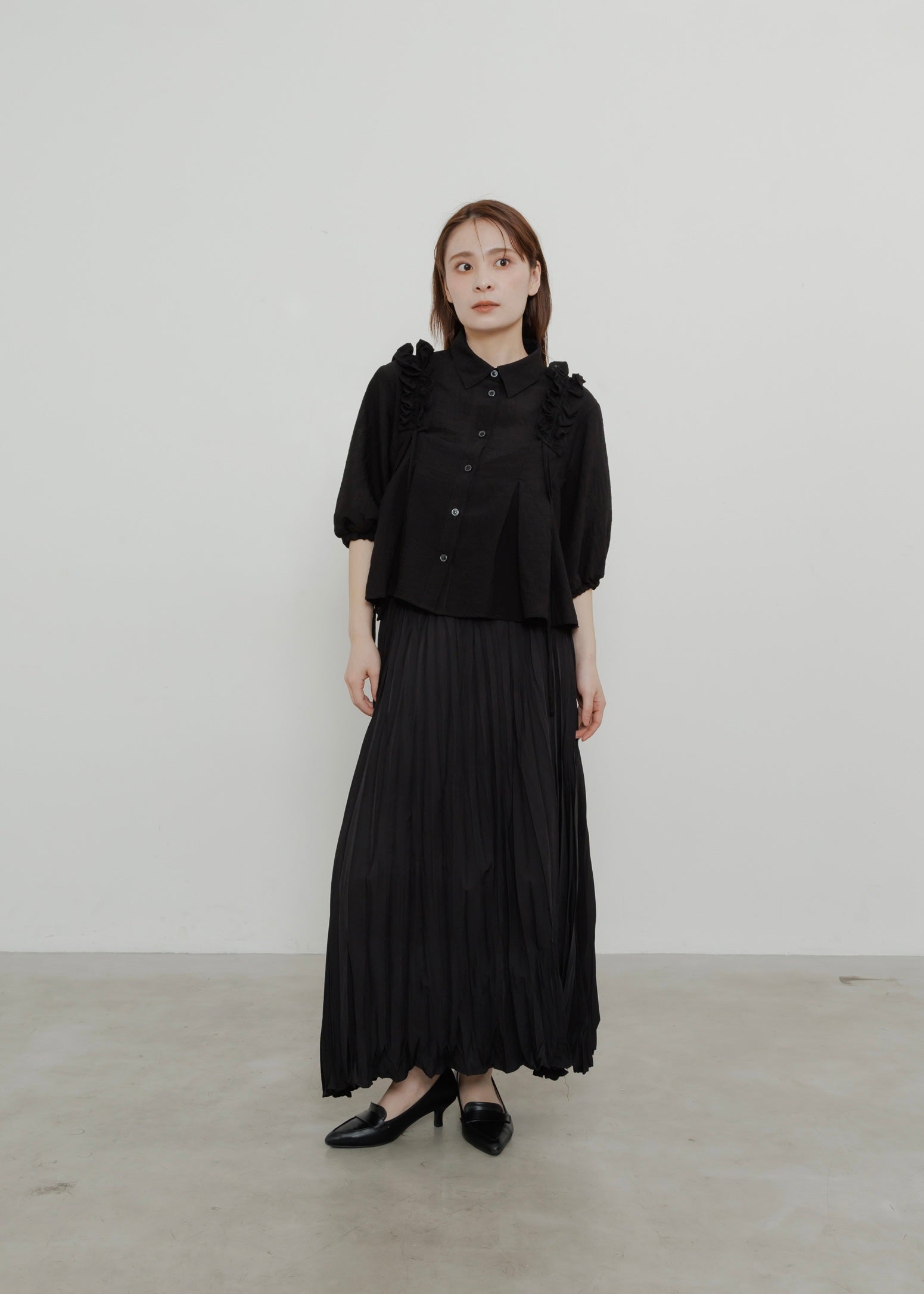 SHOULDER FRILL BLOUSE