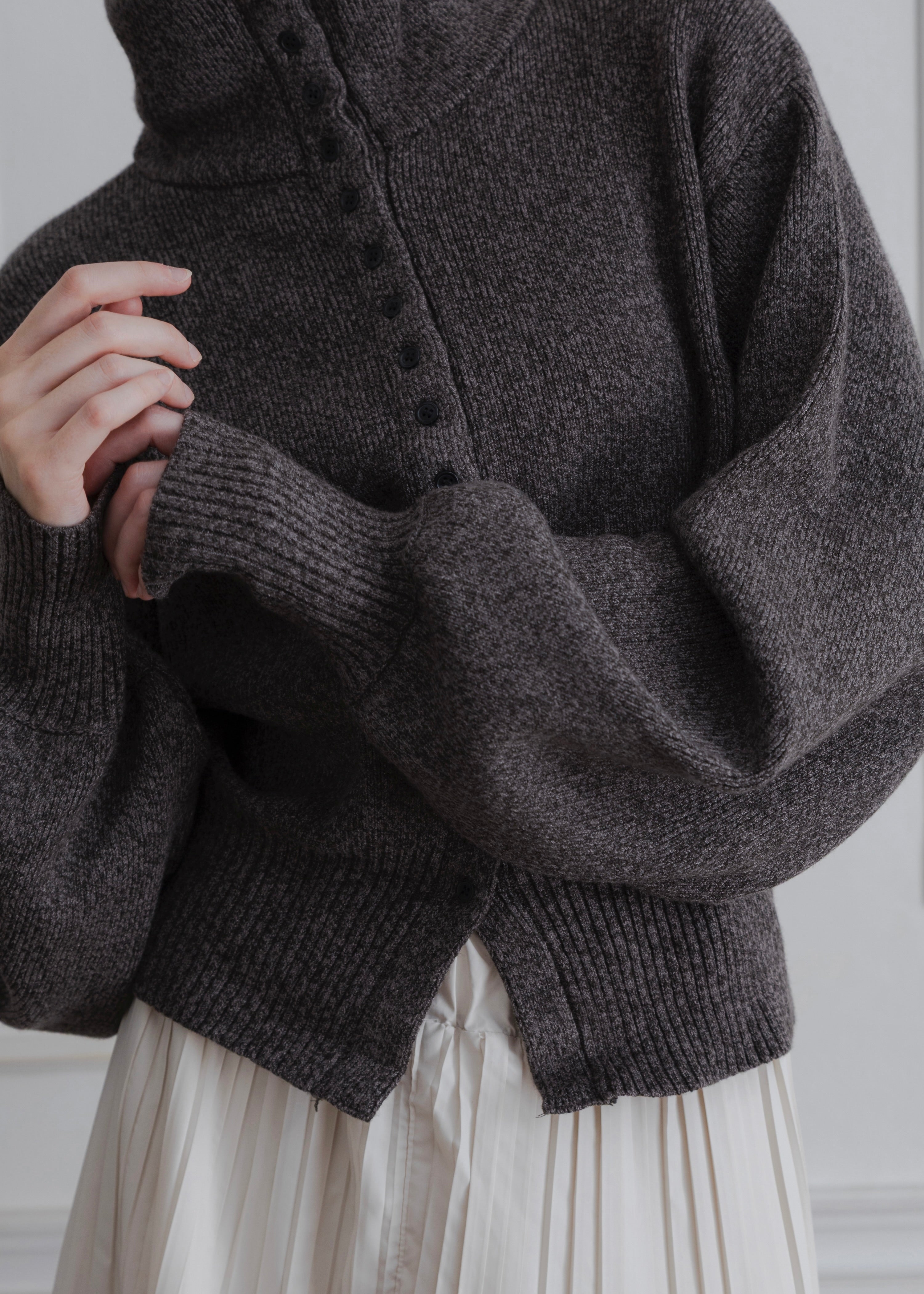 HIGH NECK CARDIGAN
