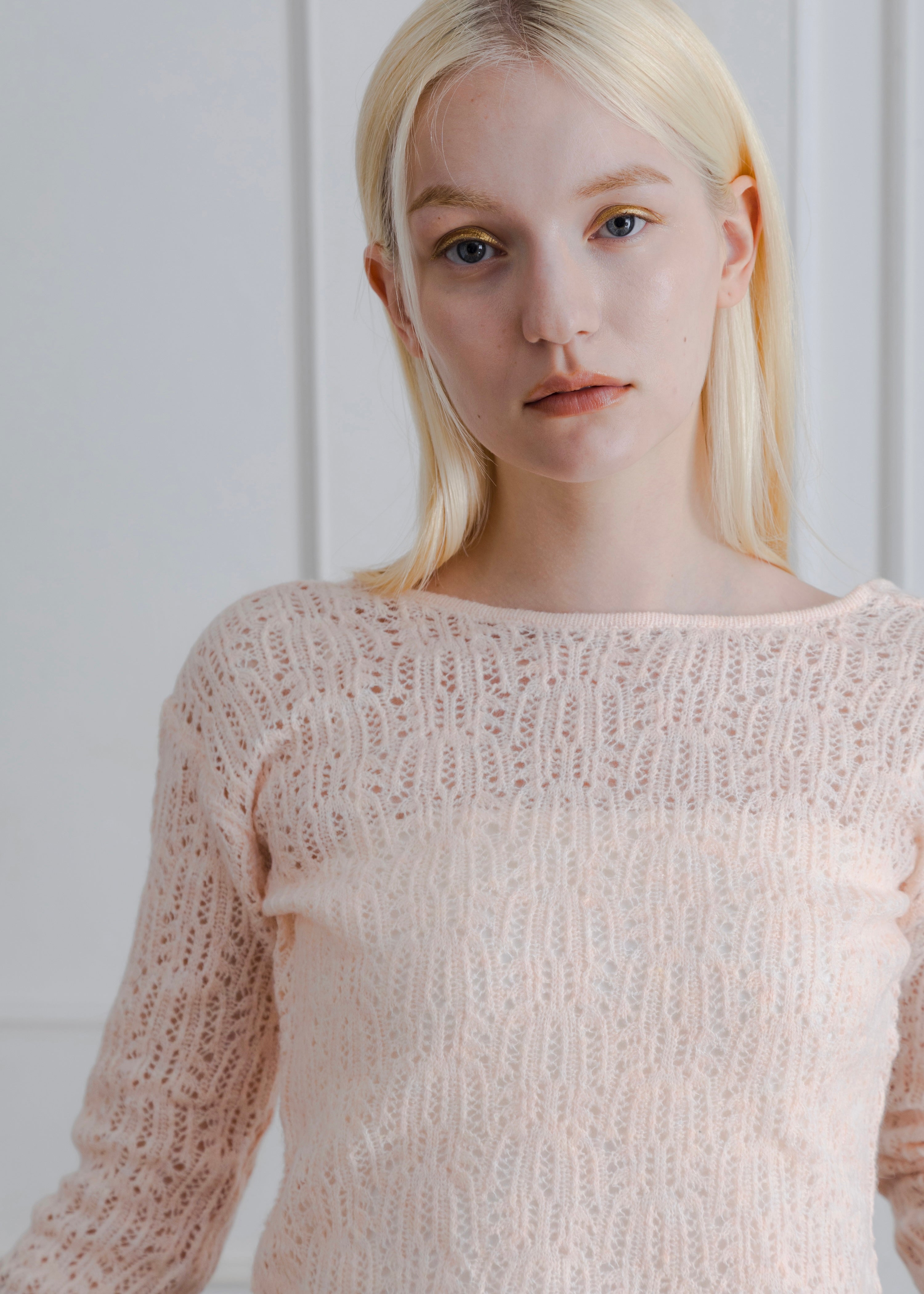 BACK OPEN KNIT
