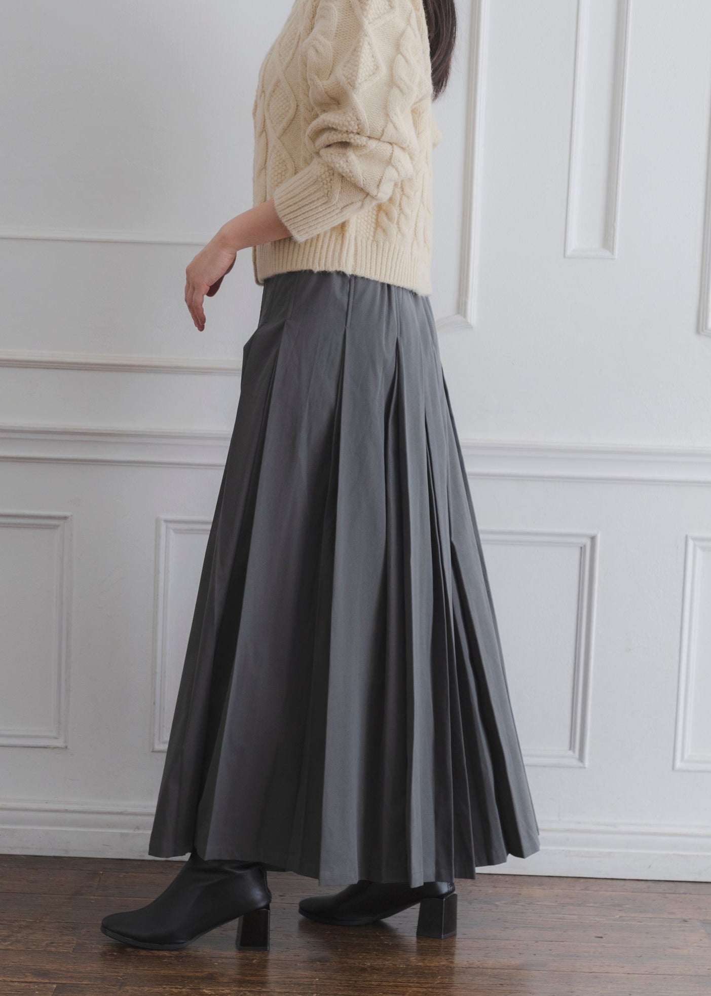 TUCK PLEATS SKIRT