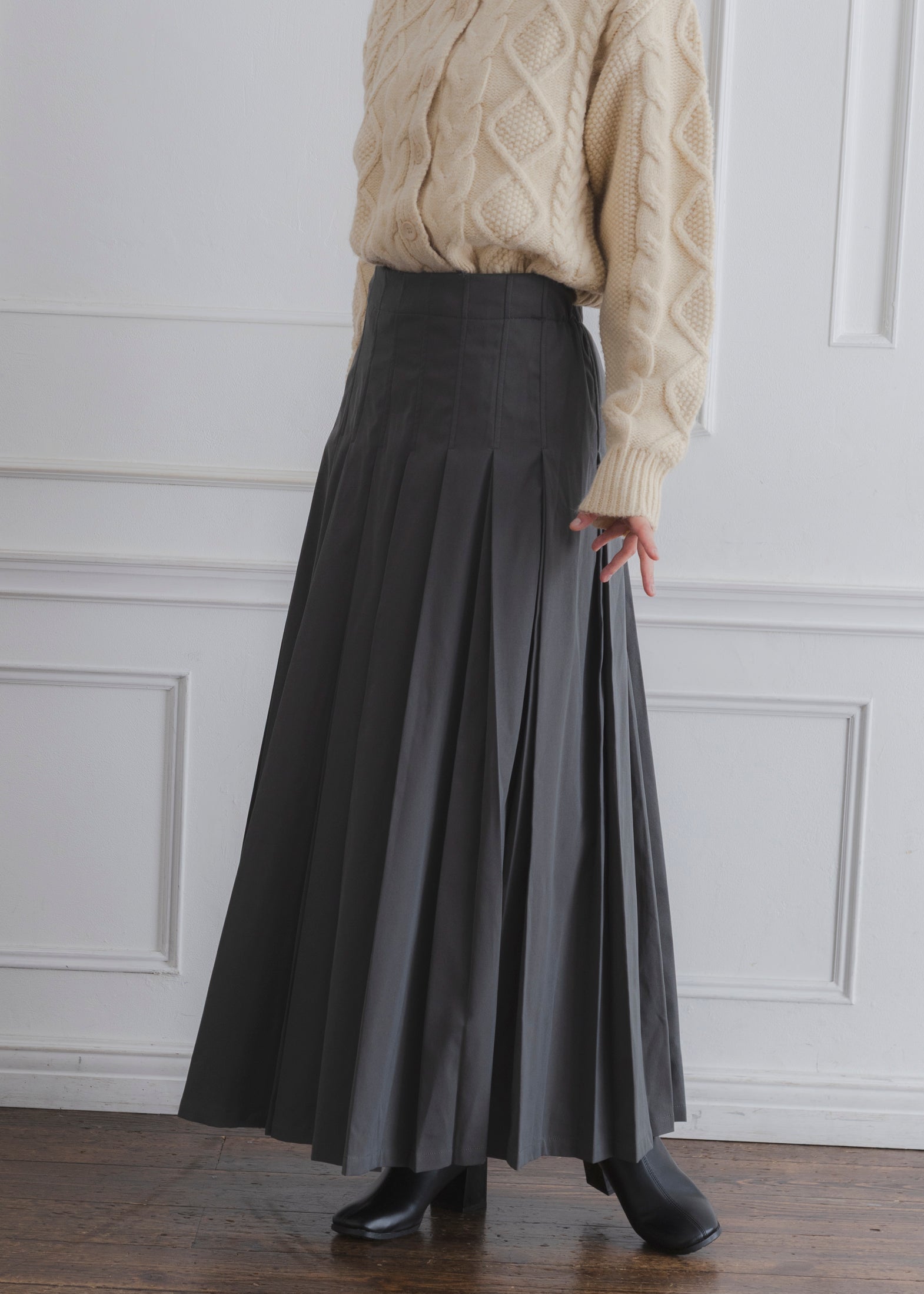 TUCK PLEATS SKIRT